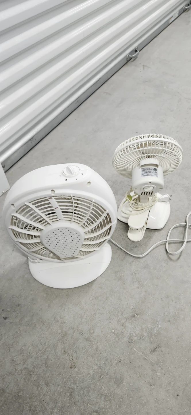 Table fan of 2, one for $10 - photo 4