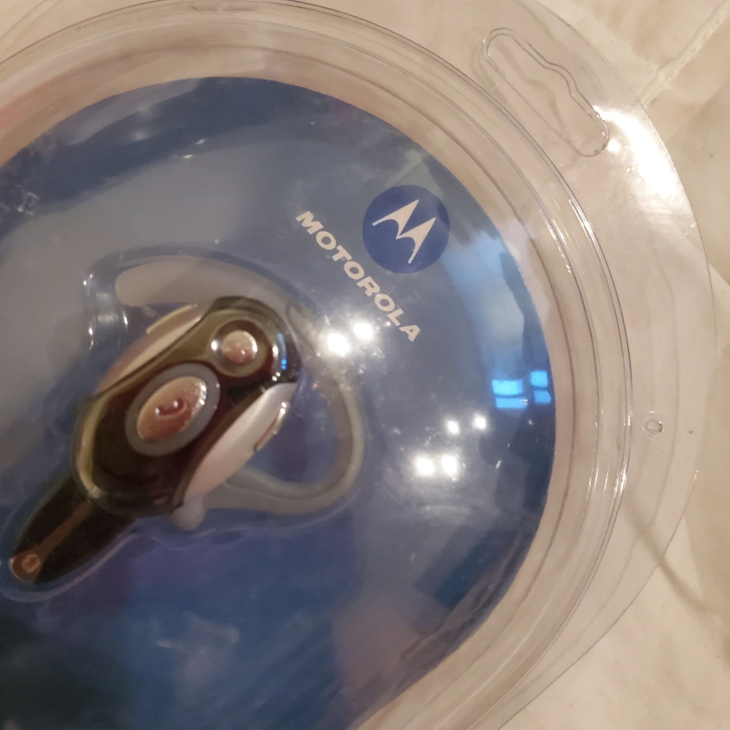 Motorola H700 Universal Bluetooth Headset - photo 2