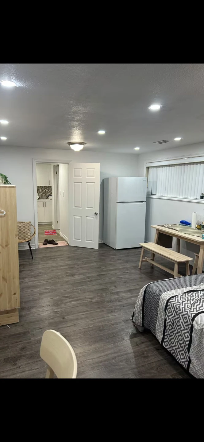 Furnished basement bachelor apt for rent - photo 3
