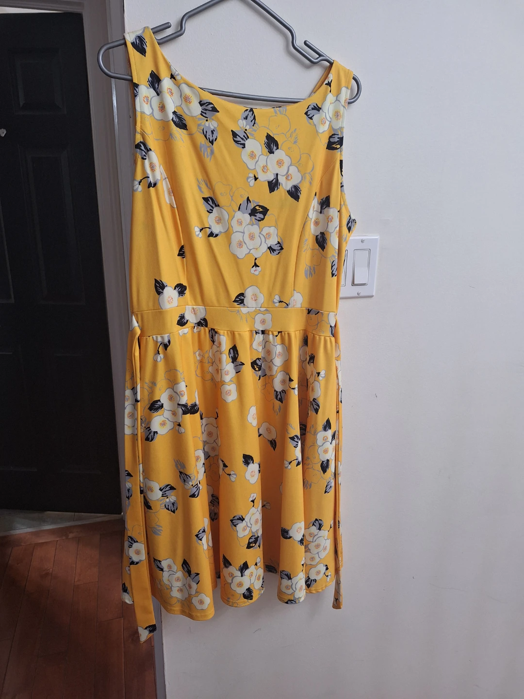 Bundle of 6 dresses - photo 3