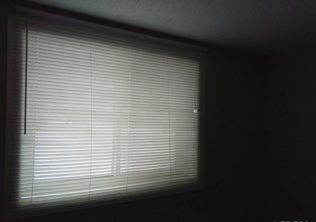 Bright & clean Room for rent- Near Belvedere Transit Centre - photo 2