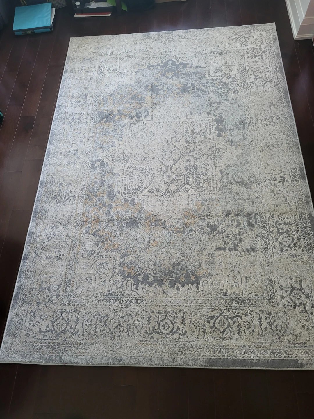 Area Rug - Grey and White Patterned