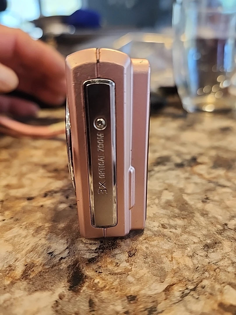 Sony Cyber-shot 7.2 MP Digital Camera