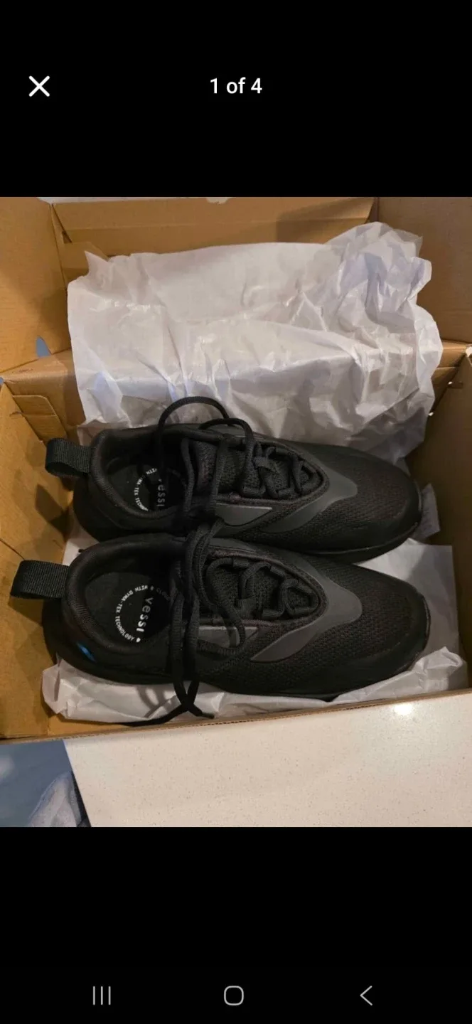 New Size 8 .Vessi Tidal Sneaker Black on Black W08
