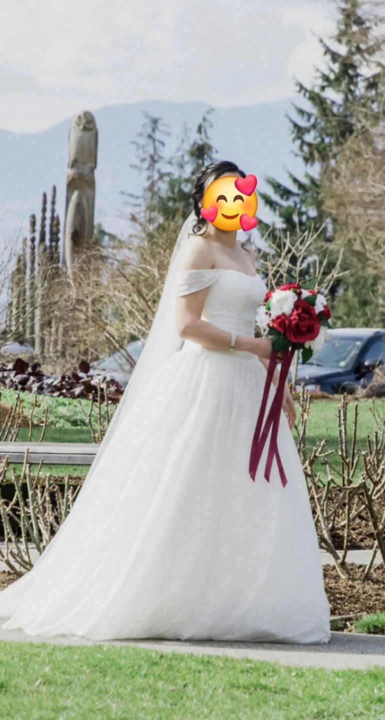 White Off-the-Shoulder Wedding Ball Gown - photo 3