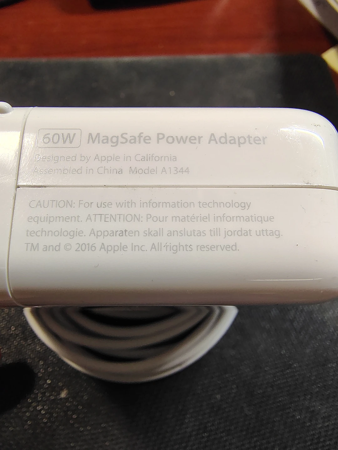 Apple 60W MagSafe Power Adapter A1344