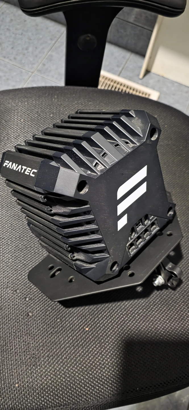 Fanatec BMW M4 GT3 Steering Wheel - photo 4