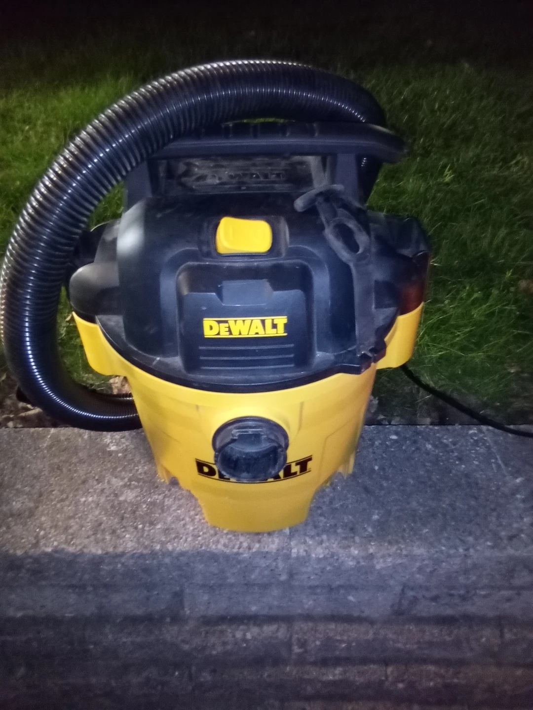 DeWalt Wet/Dry Vacuum - photo 2