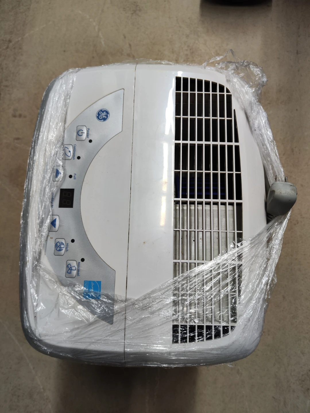 GE Dehumidifier ADKW65LNQ2 - 65 pts/24hr - photo 3