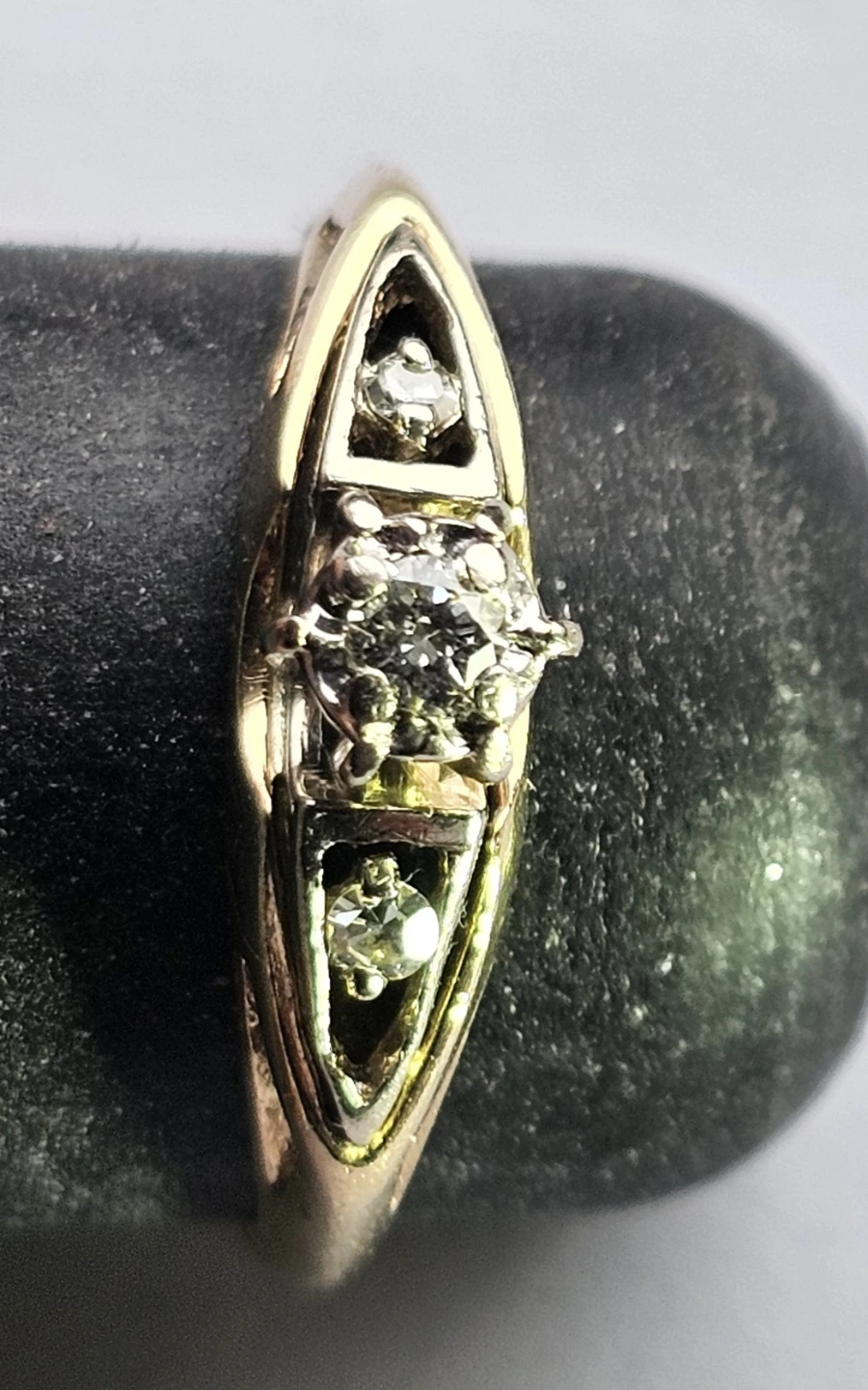 Diamonds 14k gold. Promise ring. Lovely. Ring size 7/8