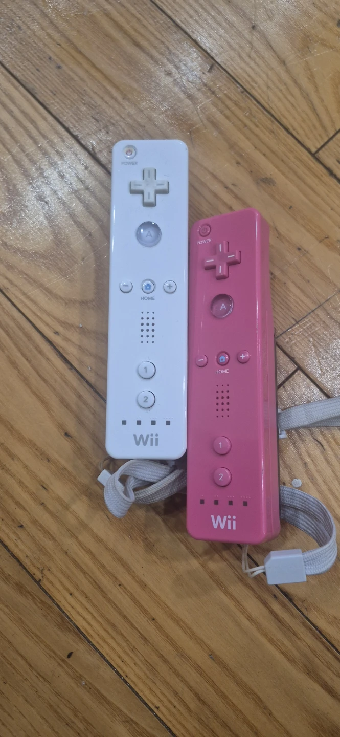 Nintendo Wii Remote Controllers (White and Pink) - photo 5