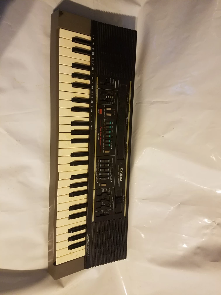 Casio Casiotone MT-210  Electronic Musical Instrument Keyboard
