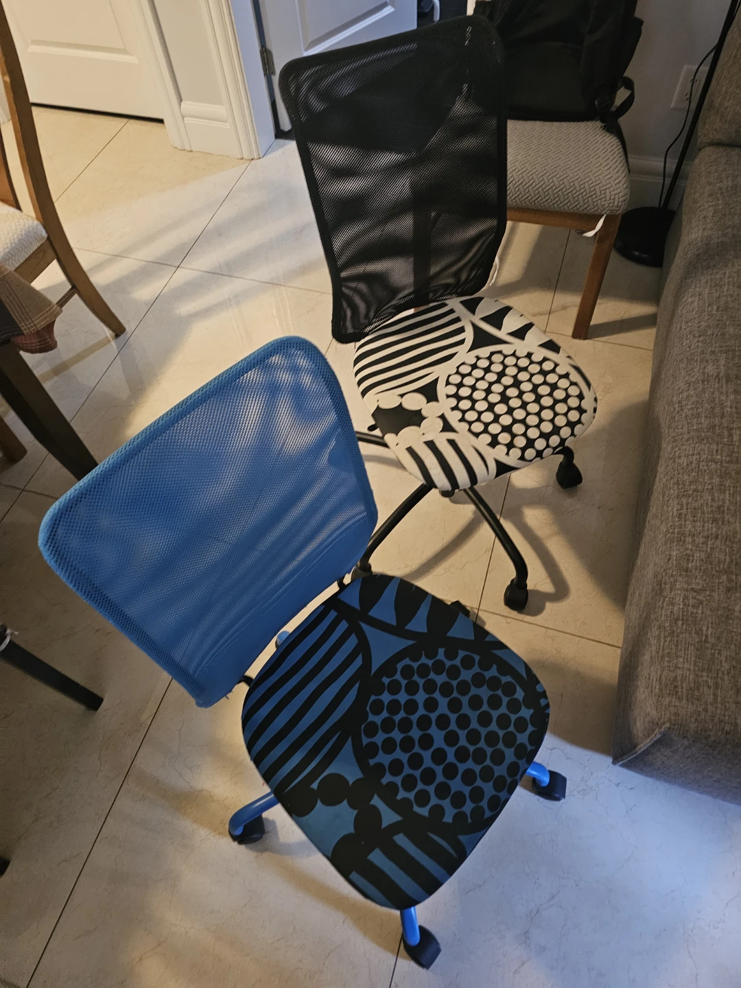 Blue Mesh Swivel Office Chair with Patterned Seat