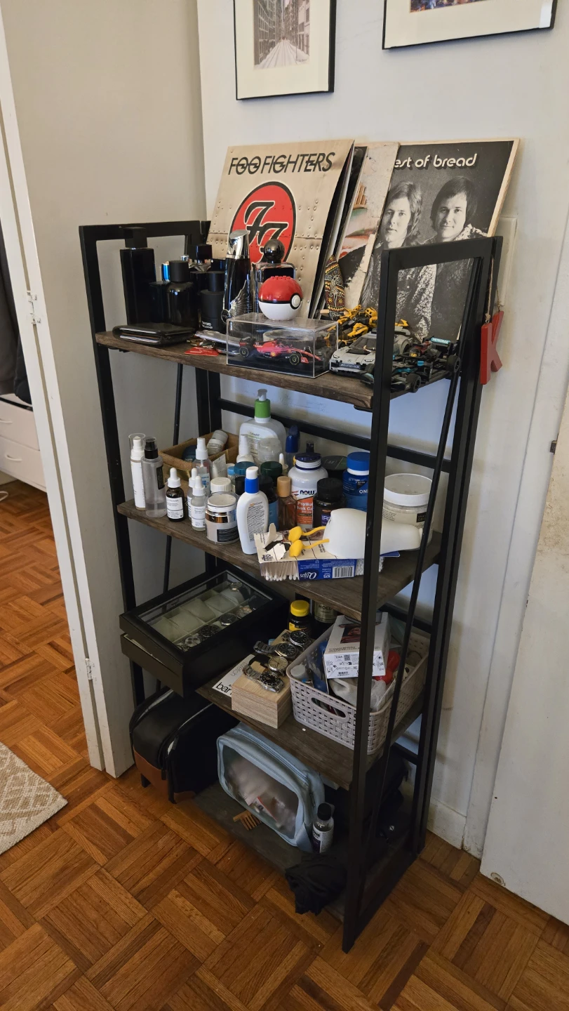 Open bookshelf with 4 shelves
