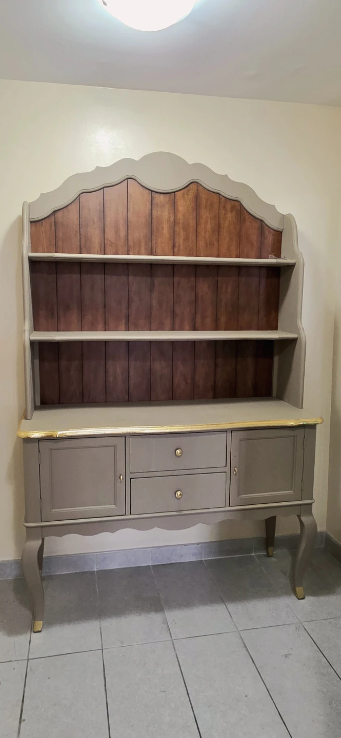 2 piece buffet in excellent condition