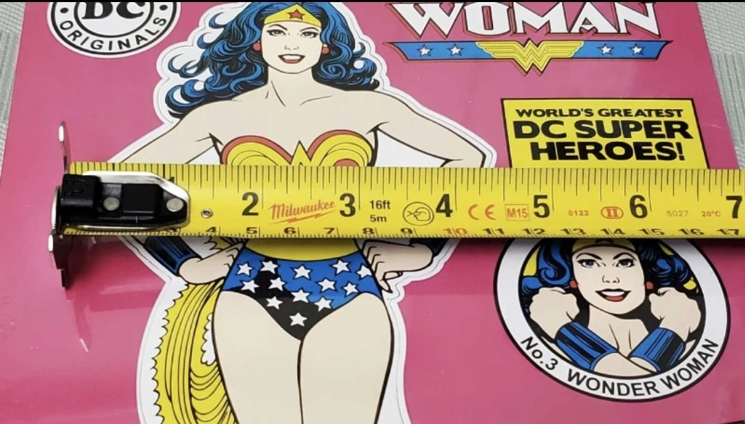 New DC comics wonder woman desktop standee - photo 4