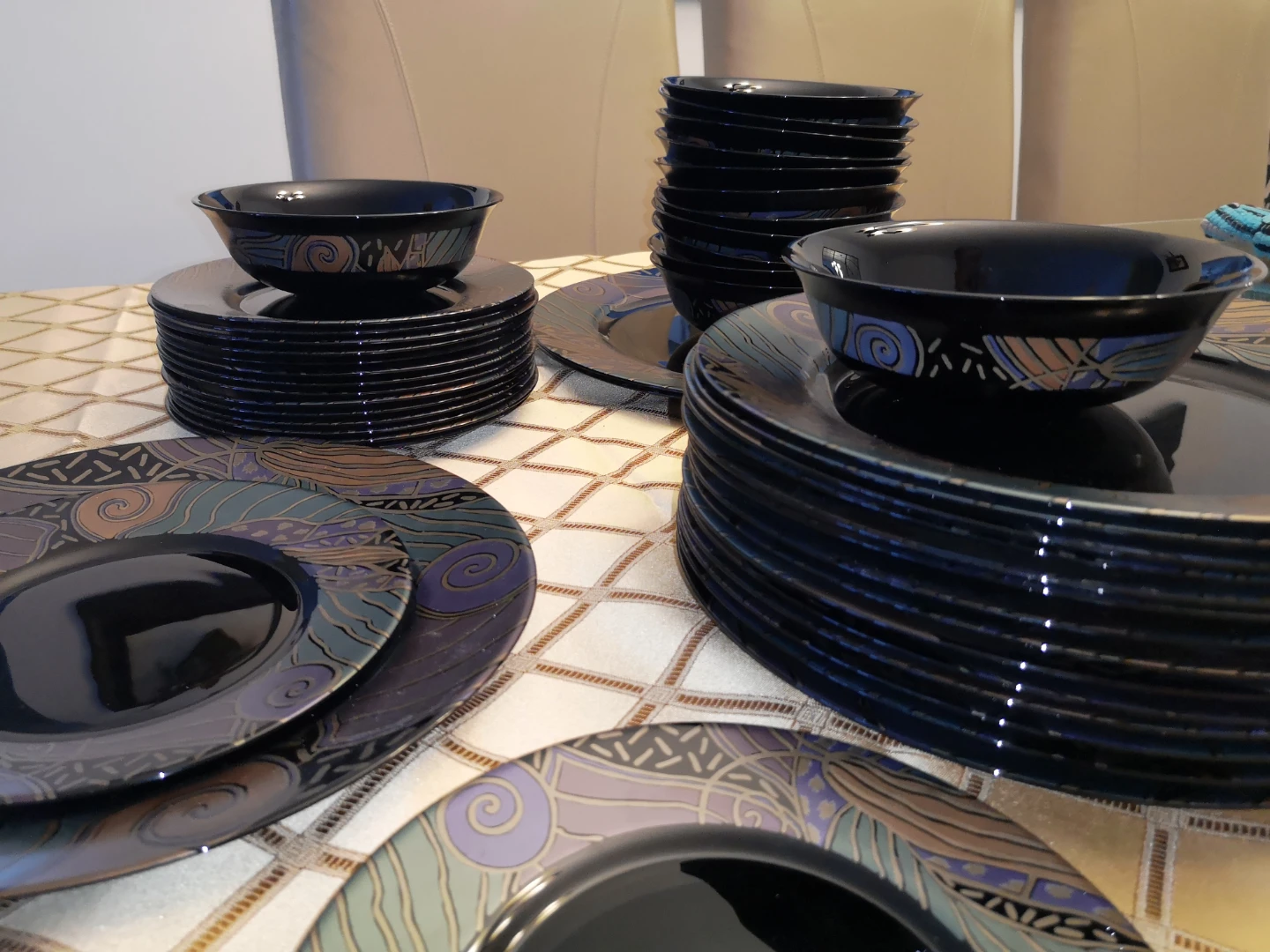 Arcoroc Dinnerware Set ~ France ~ Home kitchen Dining Room