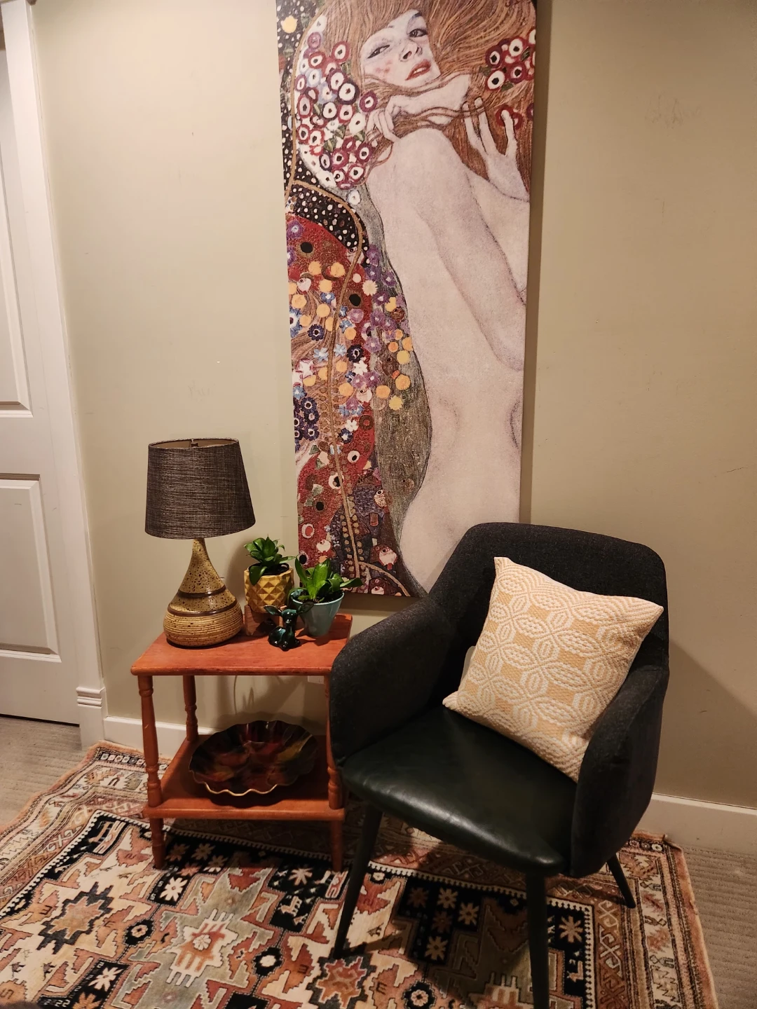 Mcm style accent chair