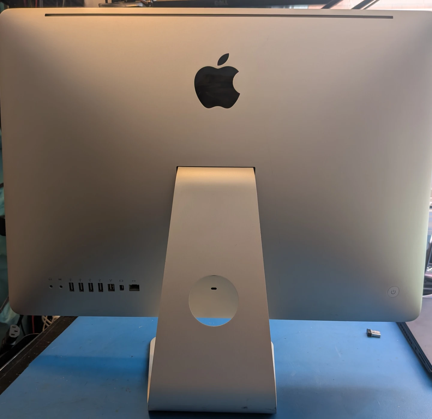 21.5" iMac, Core i3 Processor, macOS Monterey - photo 3