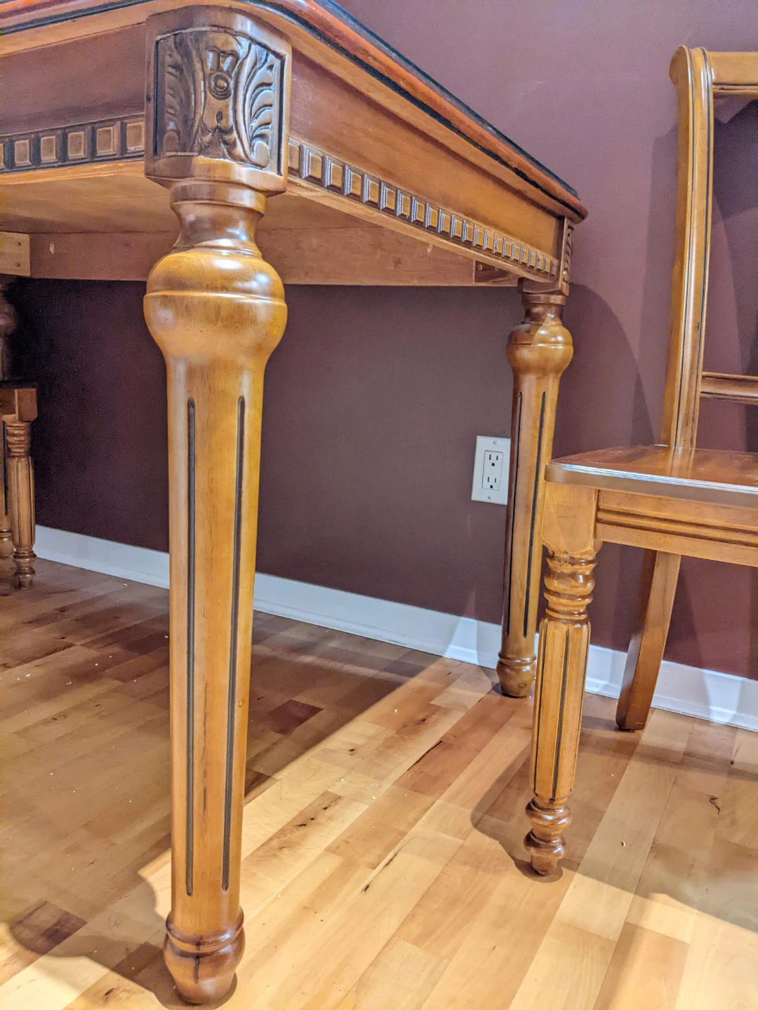 dining table w/ 4 matching chairs; Sturdy solid wood 🌱 - photo 2