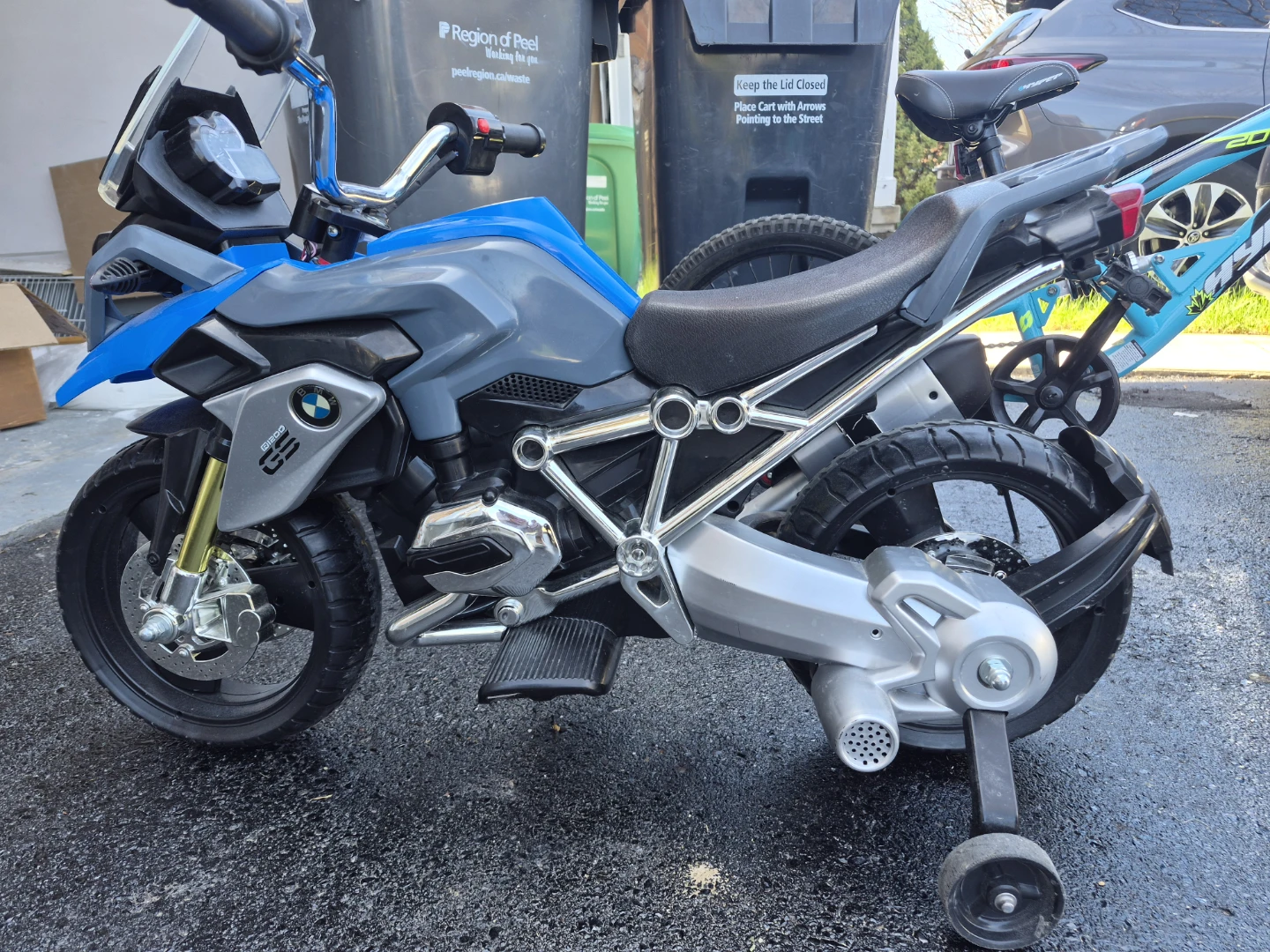 BMW Ride-On Motorcycle Toy for Kids - photo 2