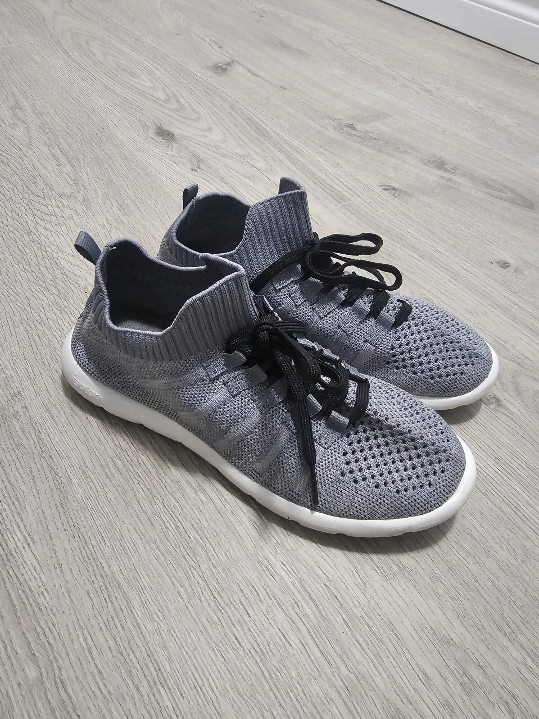 Isotoner Grey Knit Sneakers Size US 8 - photo 2