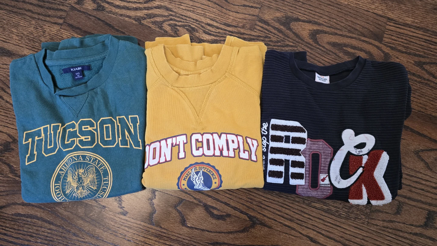 3 Graphic Sweatshirts - Size 12Y - photo 2