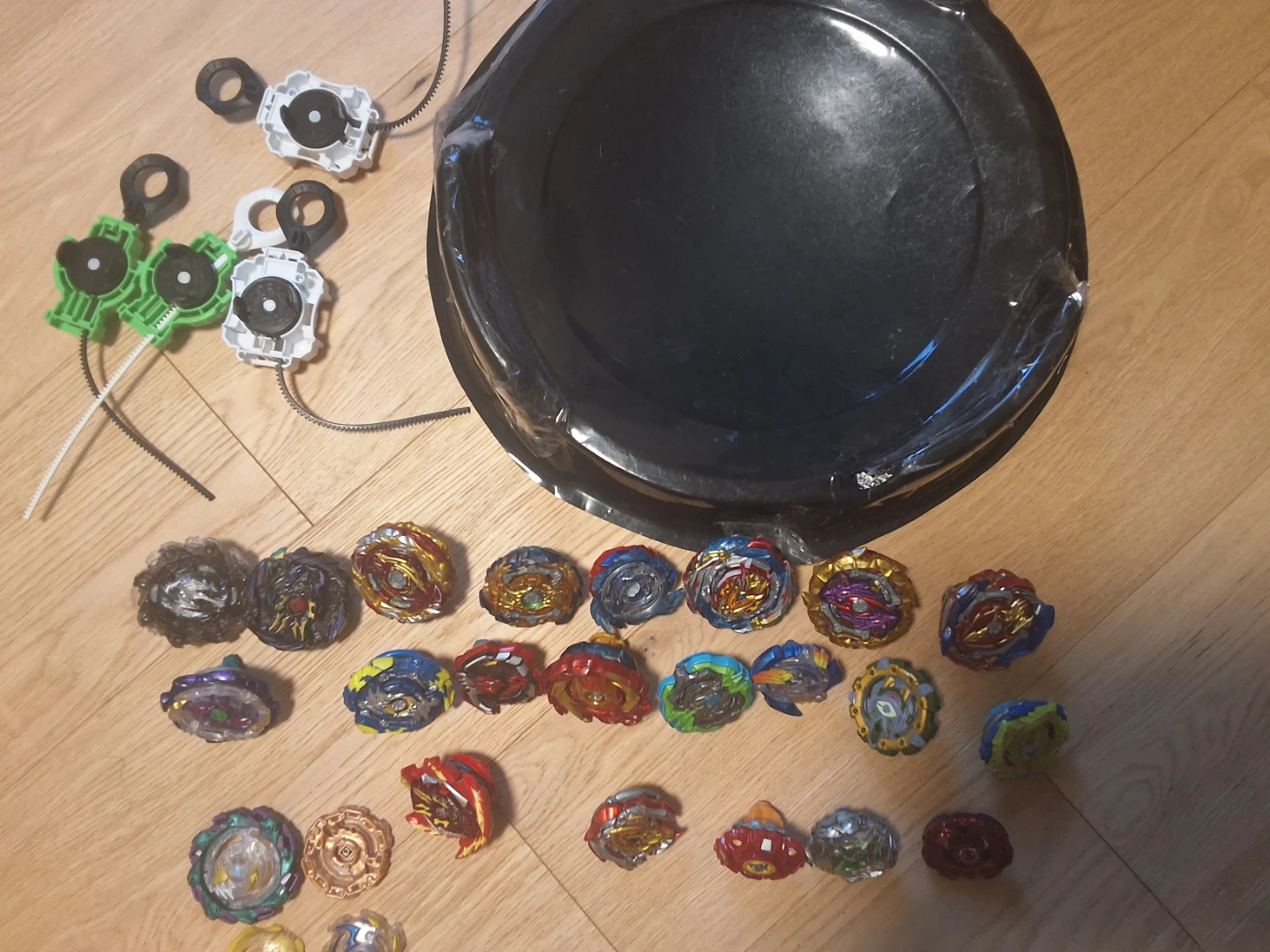 BEYBLADE LOT TAKARA TOMY & HASBRO