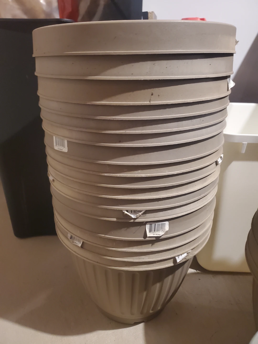 Tan Plastic Planters - 12 and 8 inch Diameter (Set of 18) - photo 4