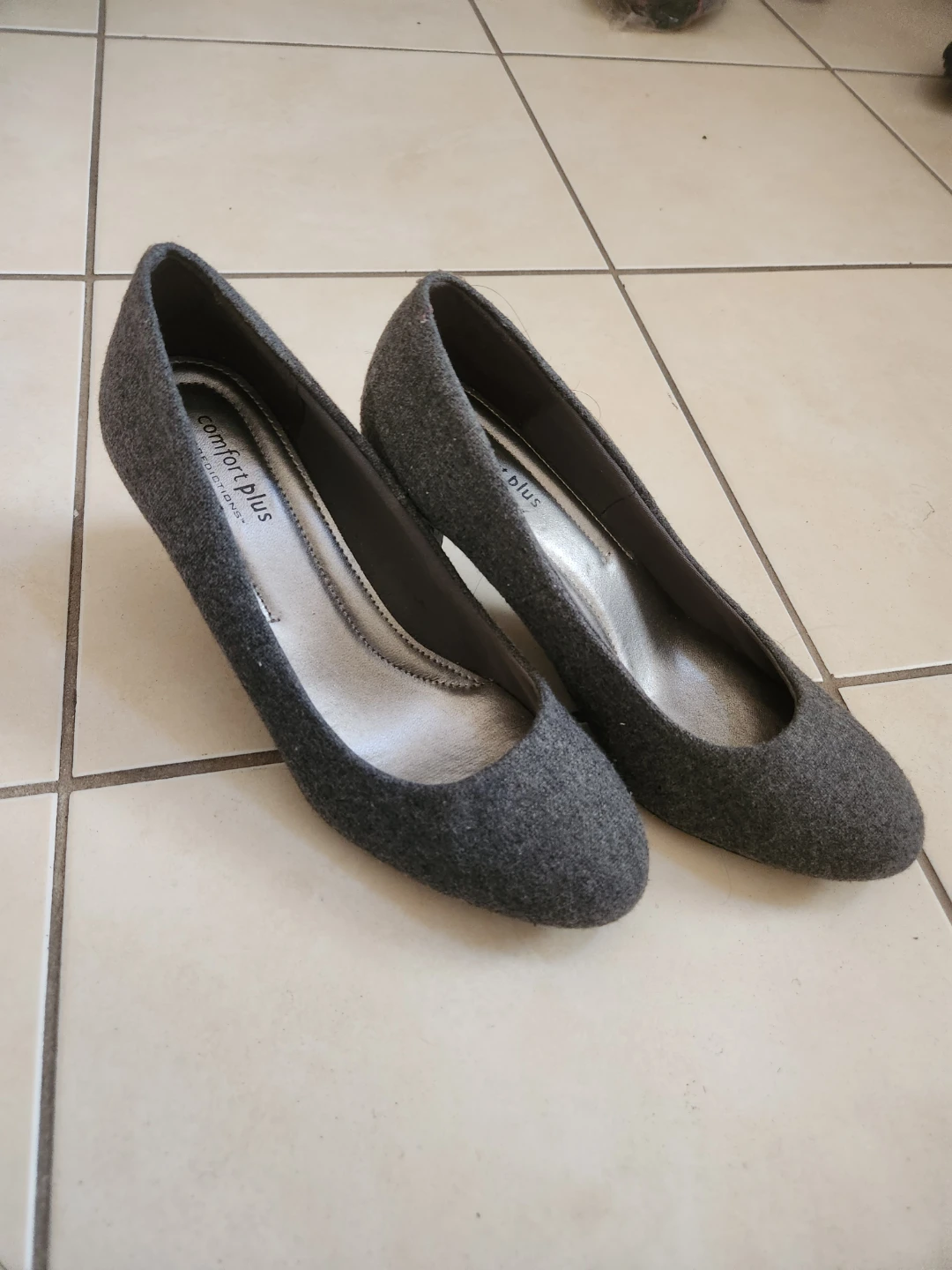Comfort Plus by Predictions Grey Heels - size 8