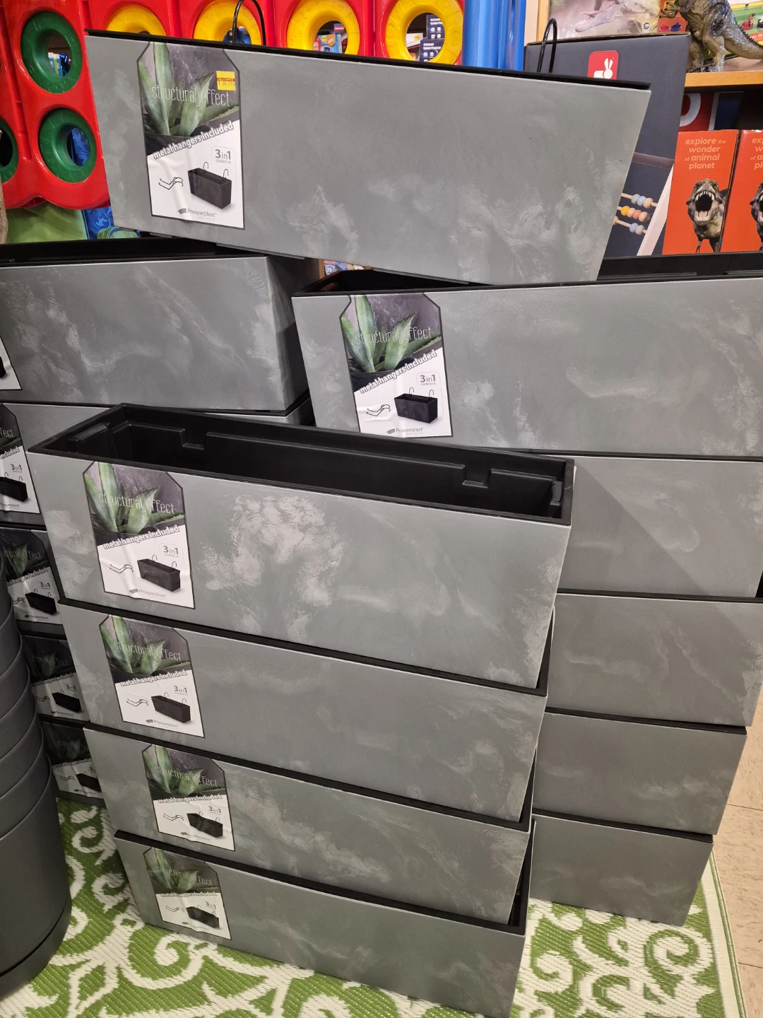 New outdoor light weight Planters great prices - photo 3