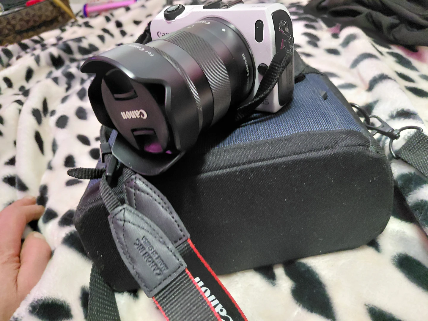 Canon EOS M Mirrorless Camera with 18-55mm Lens and Case - photo 3