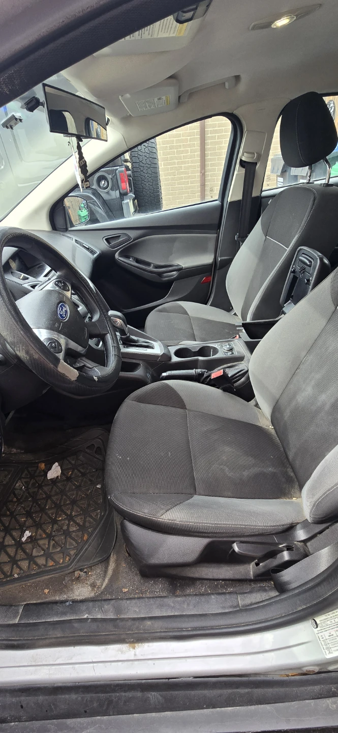 2012 Silver Ford Focus Car - photo 3