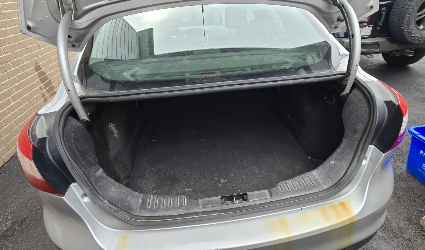 2012 Silver Ford Focus Car - photo 4
