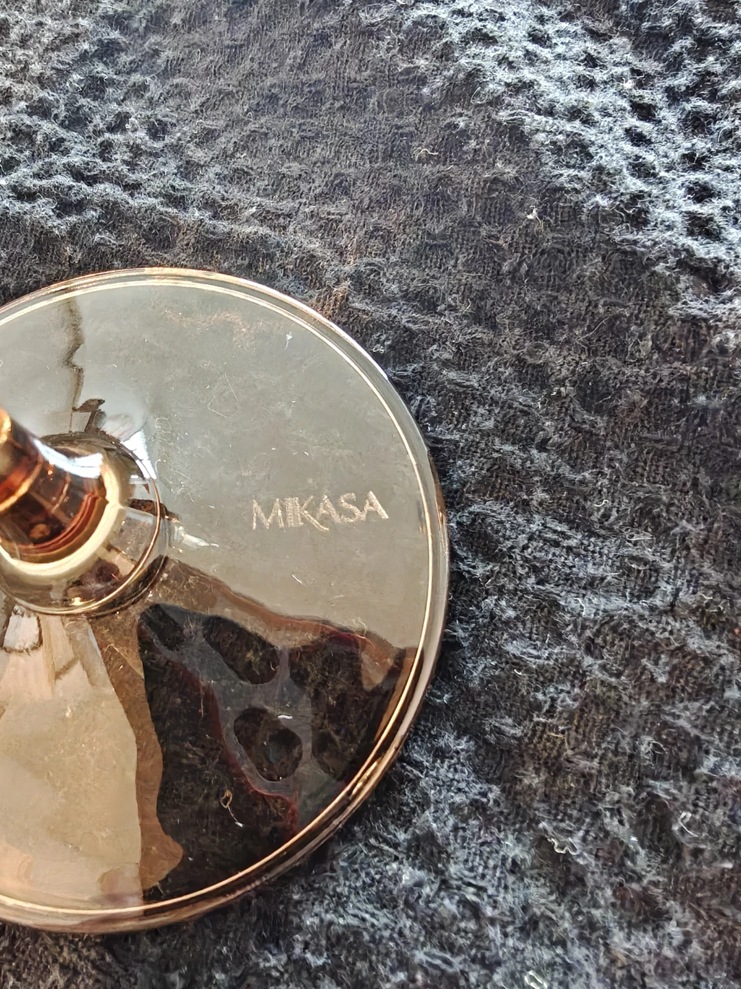 Mikasa Ombre Set of 4 Wine Glasses with Amber Bases (new) - photo 2