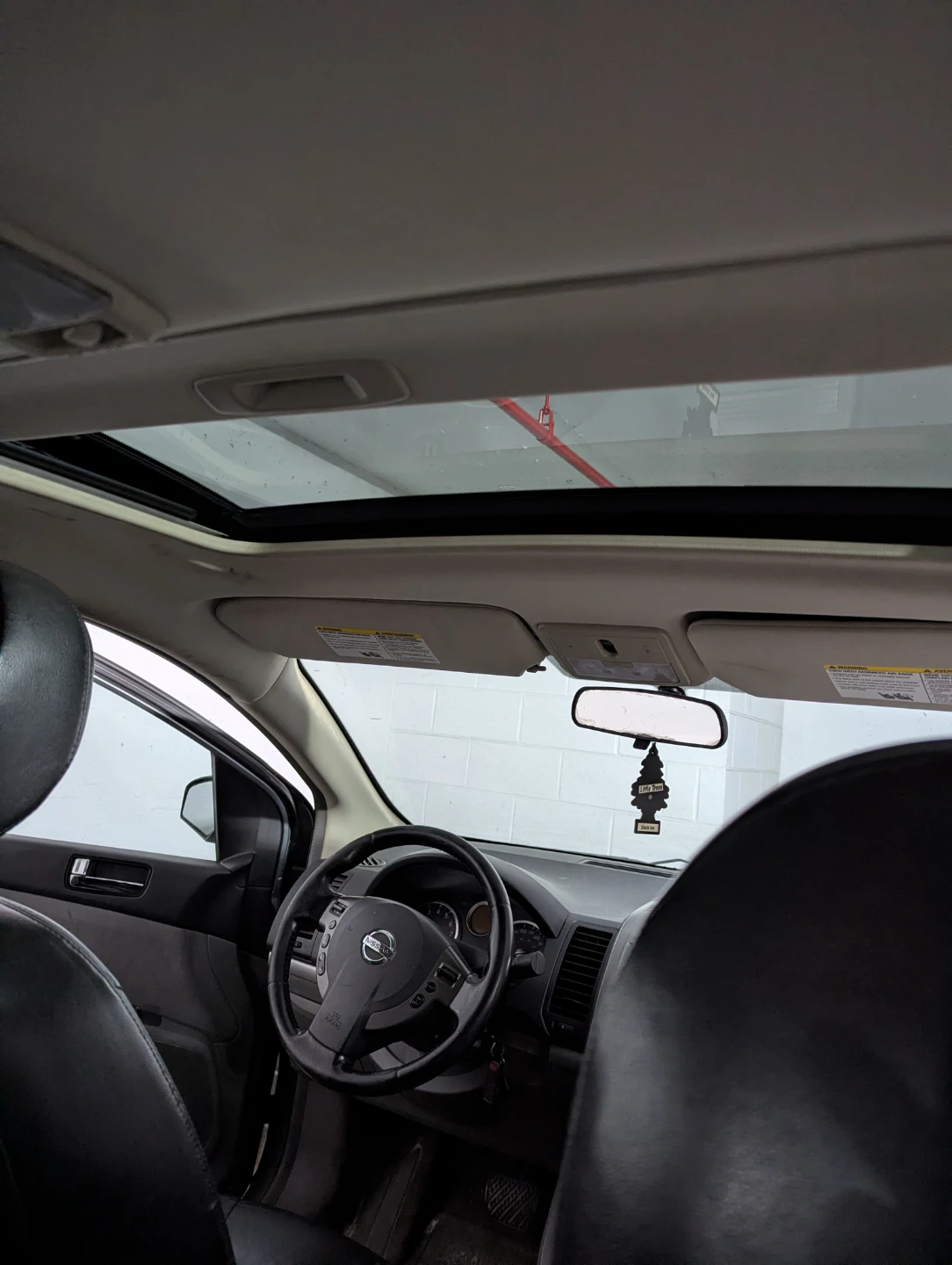 Nissan Sentra 2.0L Sedan - photo 5