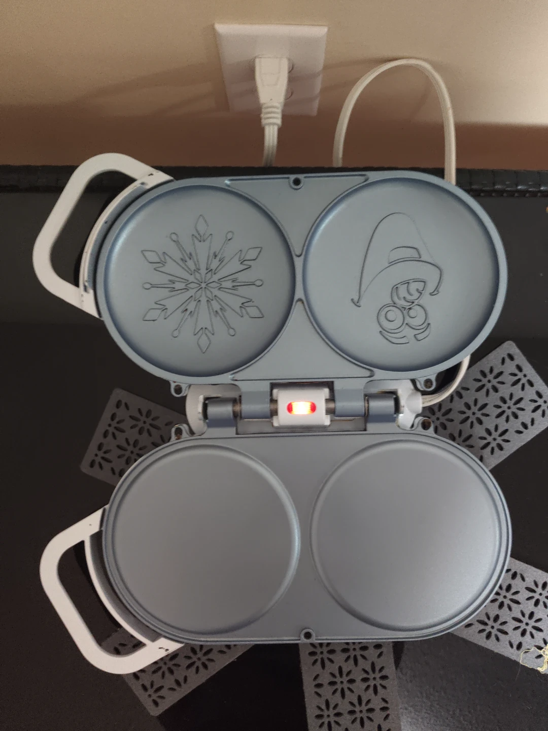 Disney Frozen "Believe in the Journey" Waffle Maker - photo 2