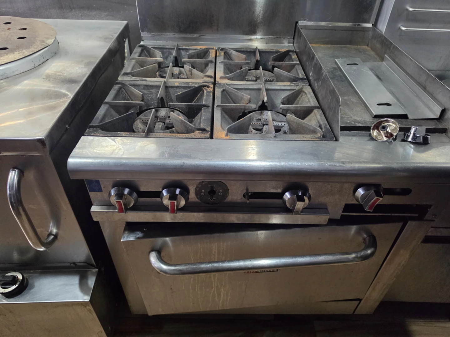 PRO-KITCHEN Commercial Gas Range with Griddle