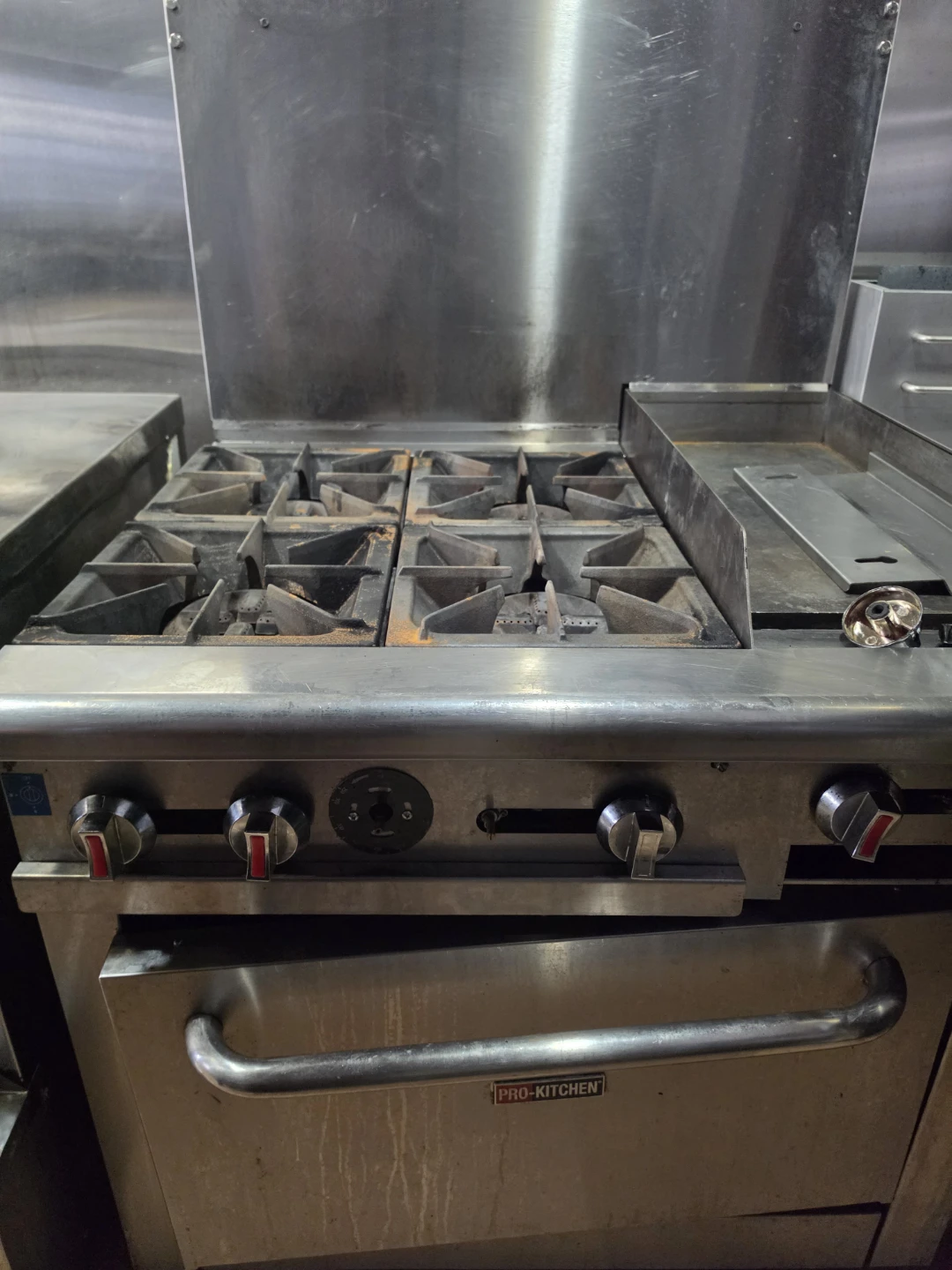 PRO-KITCHEN Commercial Gas Range with Griddle - photo 3