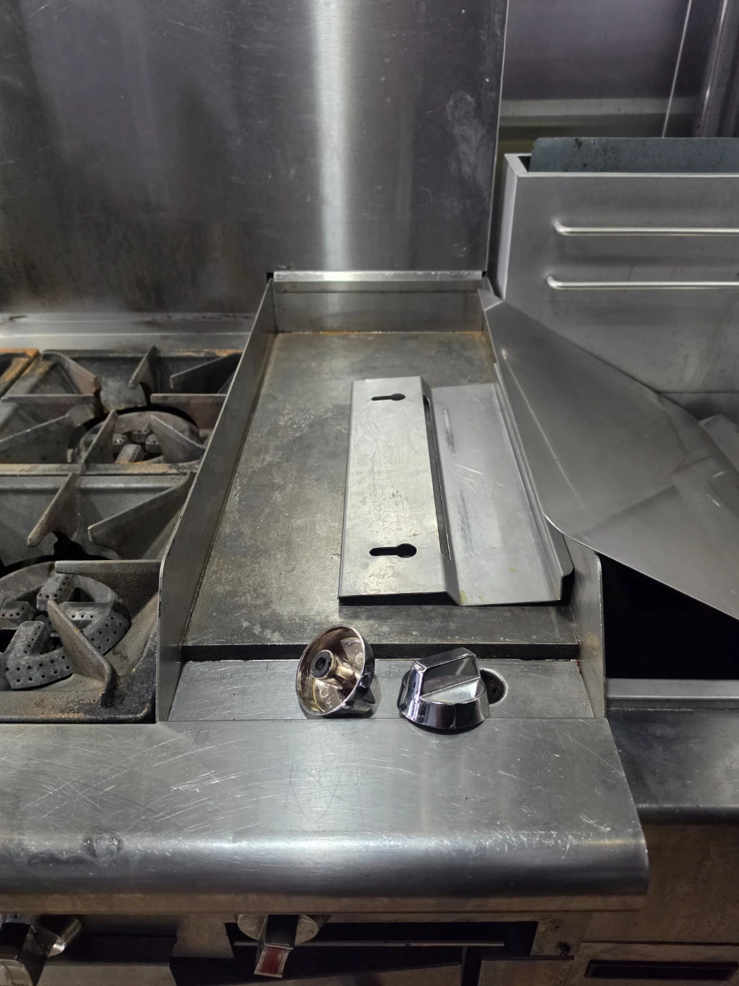 PRO-KITCHEN Commercial Gas Range with Griddle - photo 4