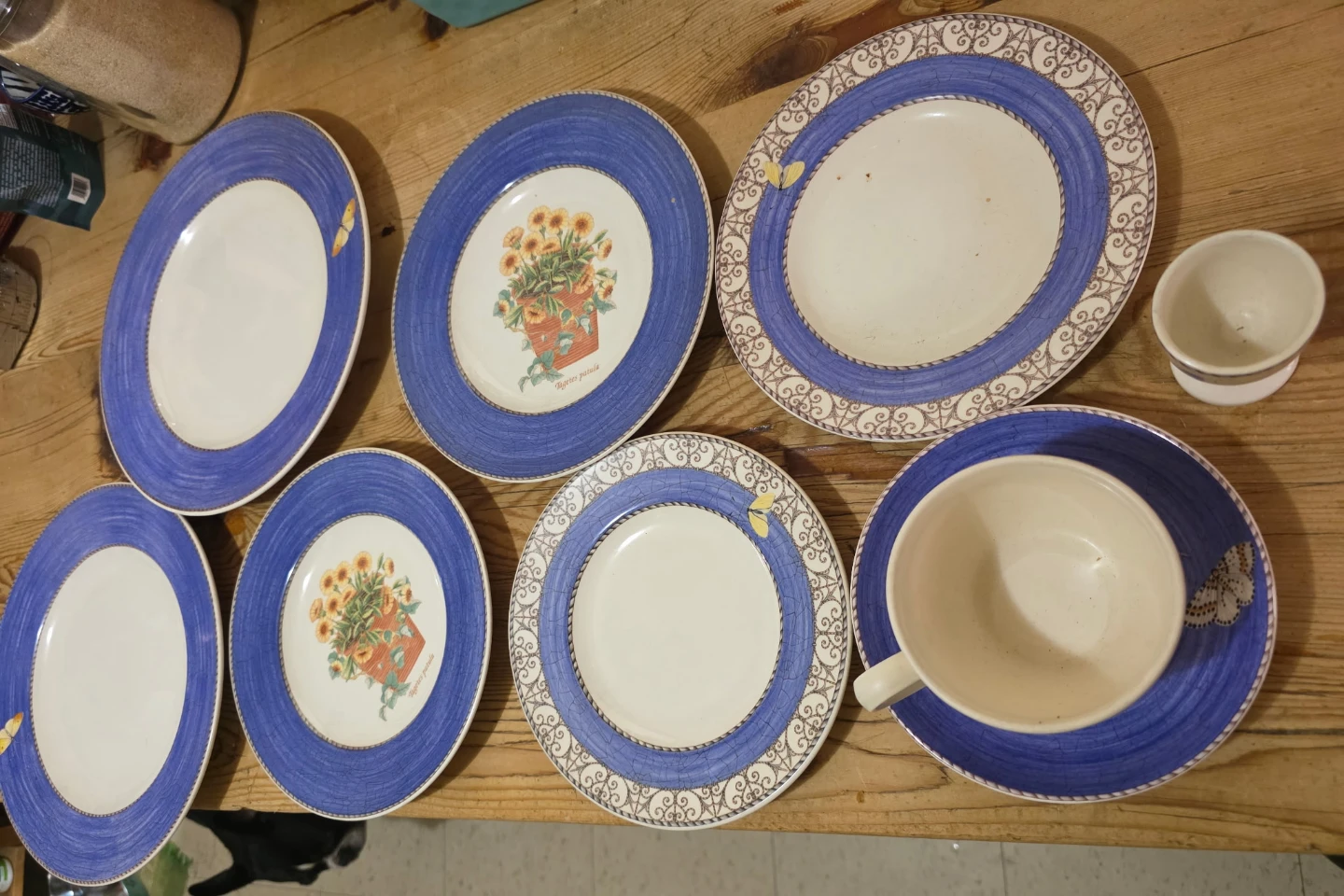 Wedgwood Sarah's Garden Set Plates and Cup