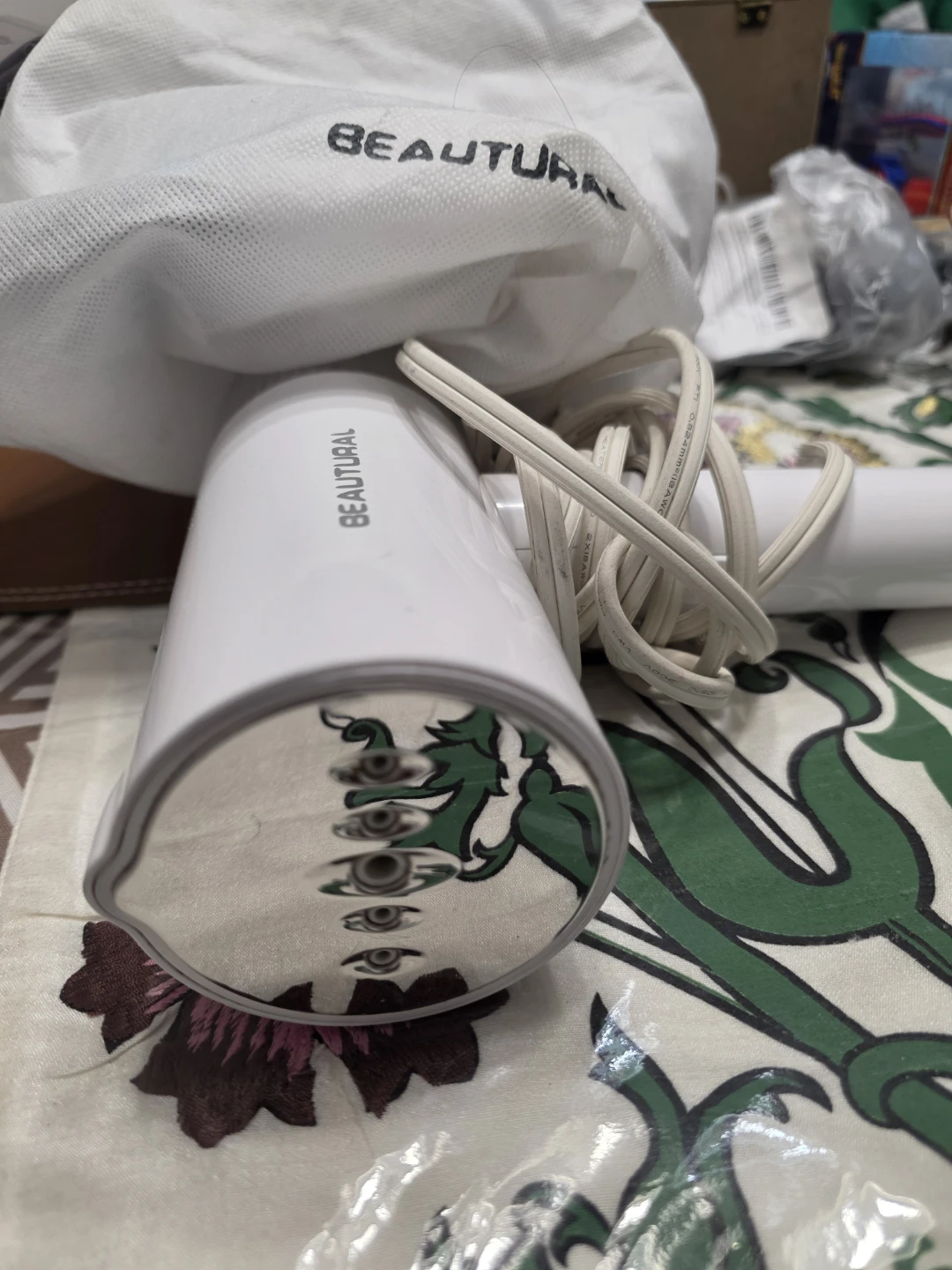 BEAUTURAL Handheld Clothes Steamer - photo 2
