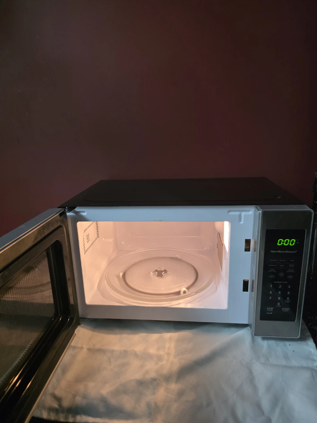 Hamilton Beach Microwave - photo 2