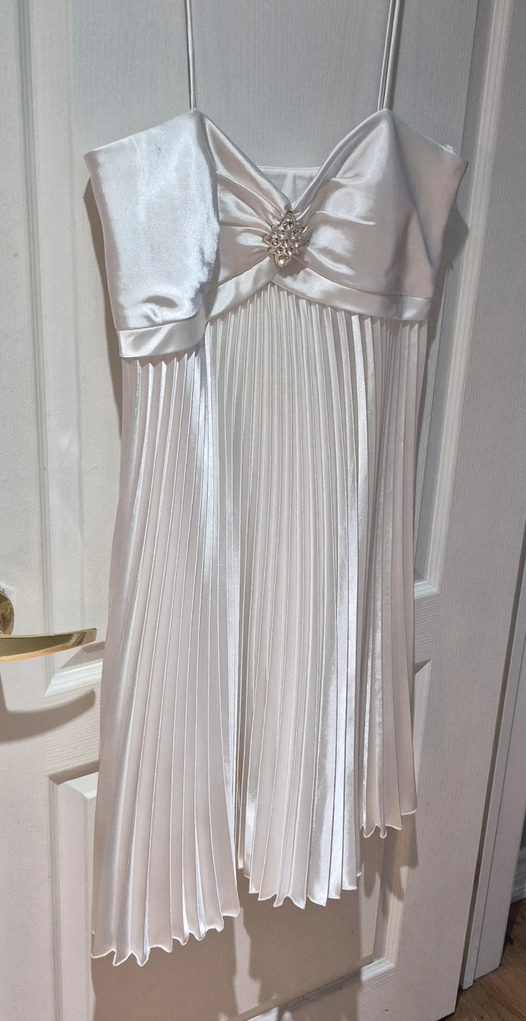 Sally USA White Pleated Dress Size L