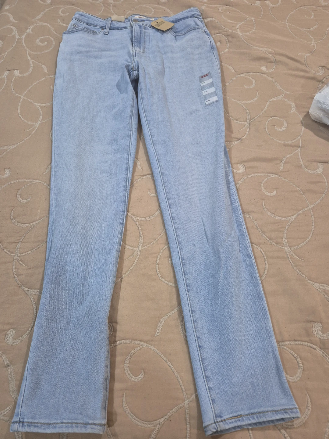 Levi's Women's Jeans Size 31x32 Light Wash - photo 2