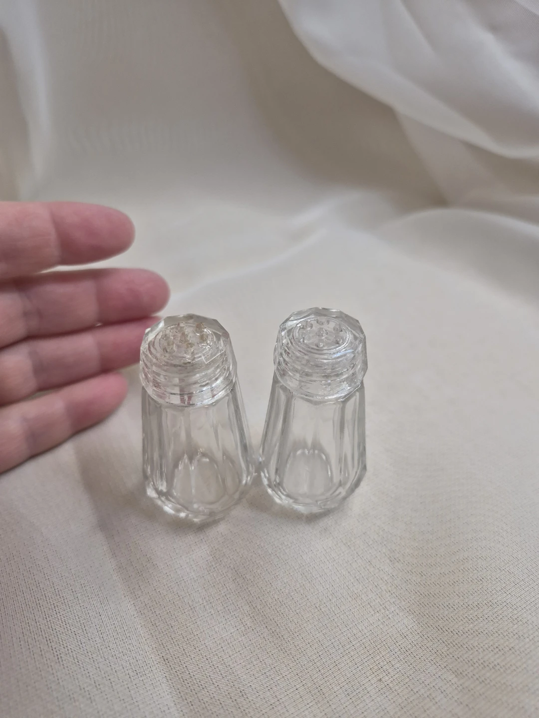 Cute Little Vintage 2 1/4" Glass Salt & Pepper Set - photo 5