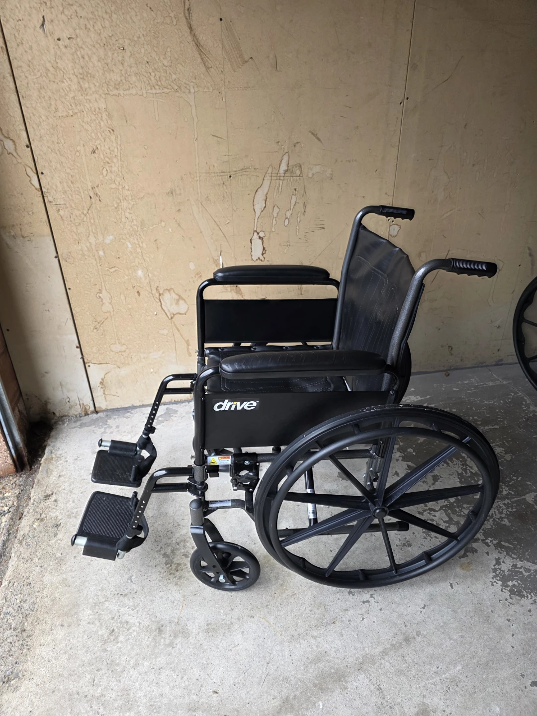 Wheelchair with 18" seat - photo 2