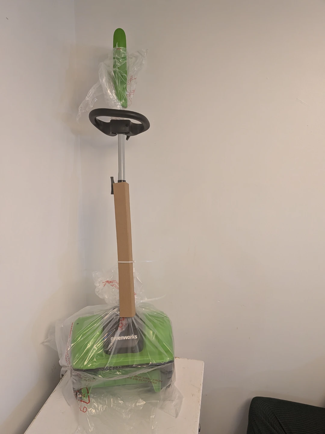 Greenworks 12" 8A Electric Snow Shovel - photo 2