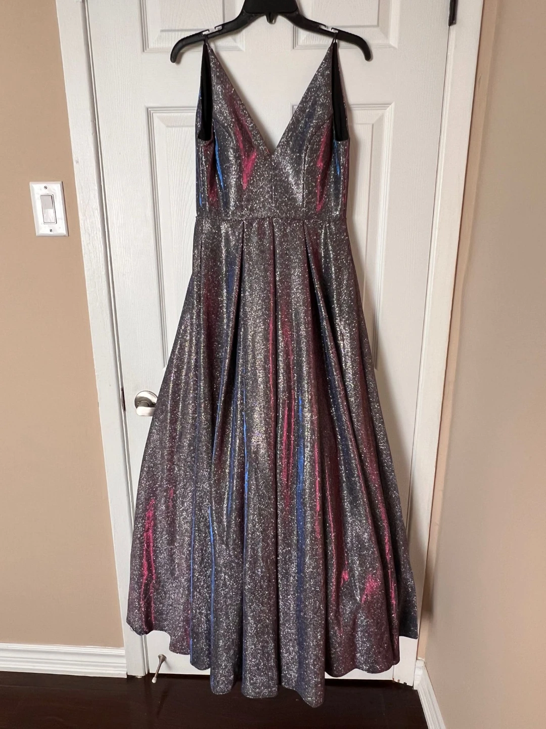 Sparkly V-Neck Formal Dress Size 0 - photo 3