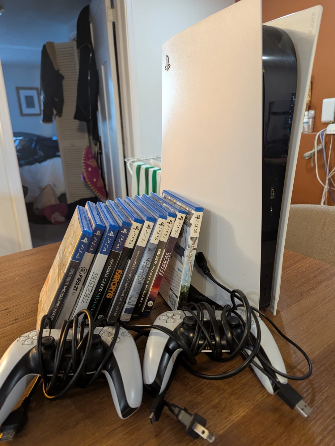 PlayStation 5 Console with 2 Controllers and 10 Games - photo 2